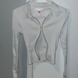 Woman’s cropped zipper shirt